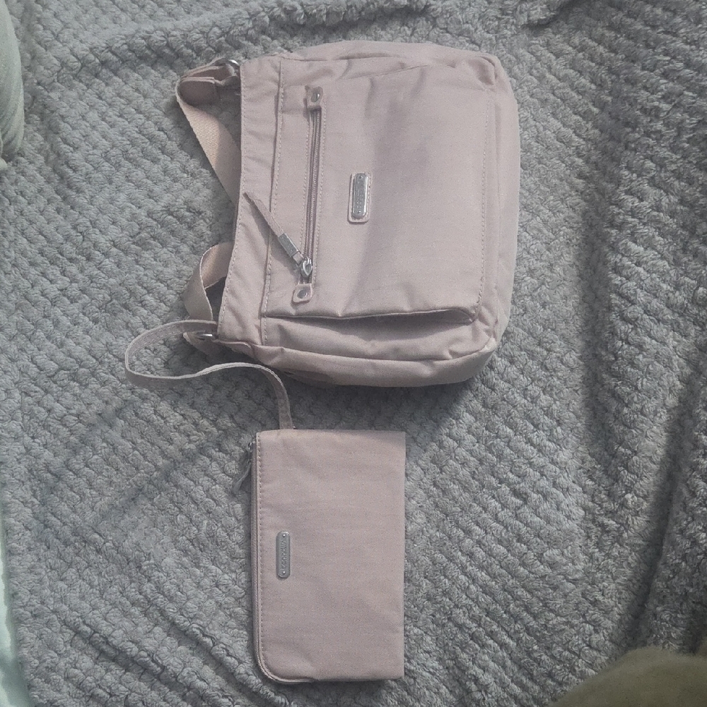 Baggallini Pink Crossbody Bag - Picture 2 of 8